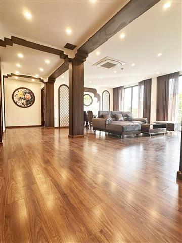 4 bedrooms apartment in Tay ho with lake view, big balcony and services