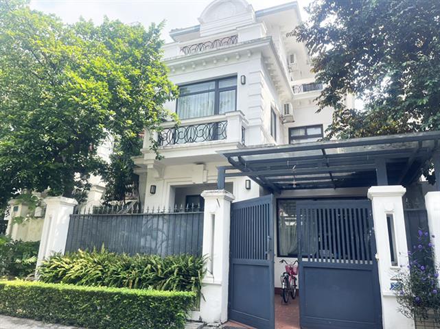 Ciputra villa for rent, large living room and open kitchen, quality furniture
