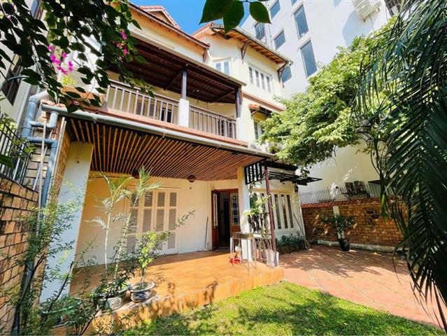 Basic furnished 4 bedroom villa for rent in Tay Ho with nice garden