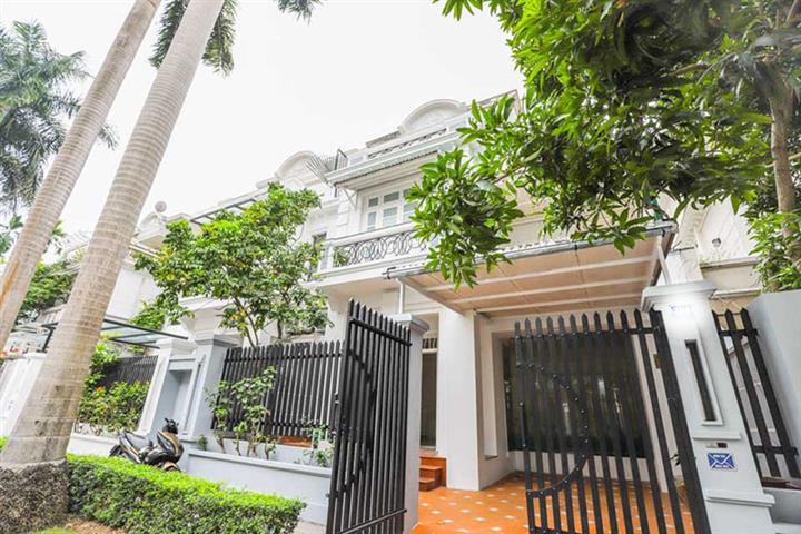 Just renovated villa for rent near Unis school, 4 bedroom, open kitchen
