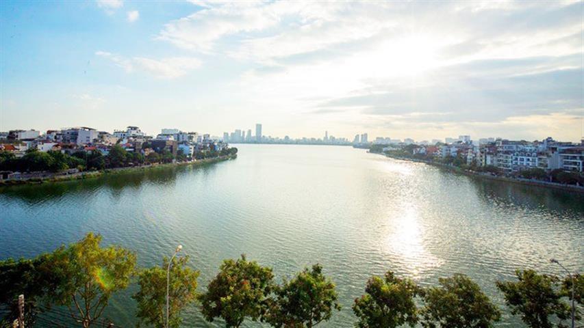 Luxury 4 bedroom serviced apartment for rent in Tayho with lake view & balcony