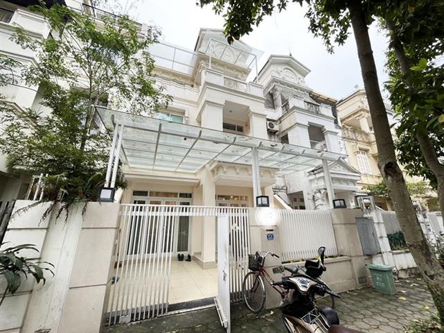 Newly renovated and fully furnished 4 bedroom villa for rent in T block in Ciputra Hanoi
