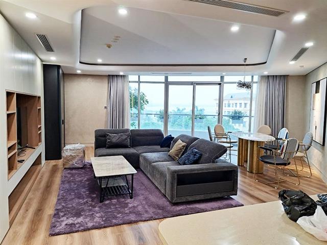 Beautiful lake view 3 bedroom apartment for rent in Water Mark
