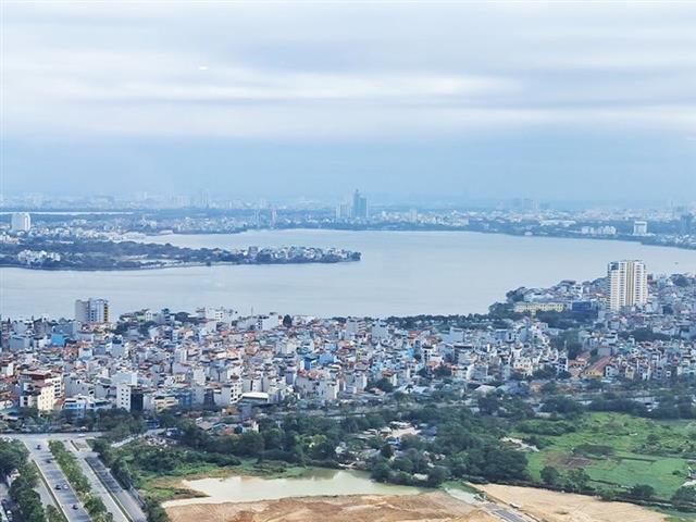 High floor and lake view 3 bedroom apartment for rent in N01-T7 building in Hanoi Embassy Garden