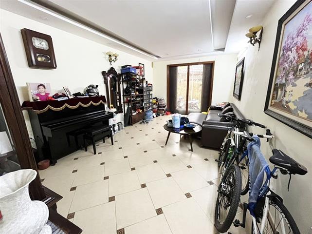 Unfurnished 4 bedroom house for rent in Tay Ho district